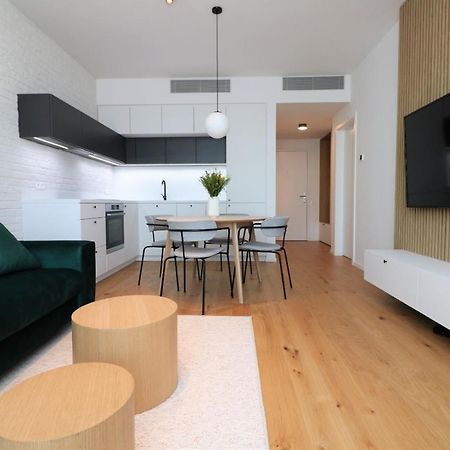 Sky Park New 1-Bedroom Apartment Pozsony Kültér fotó