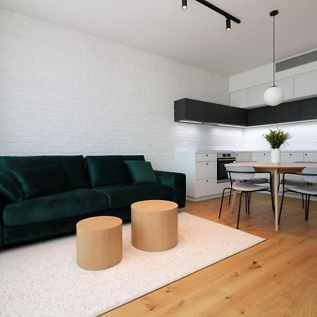 Sky Park New 1-Bedroom Apartment Pozsony Kültér fotó