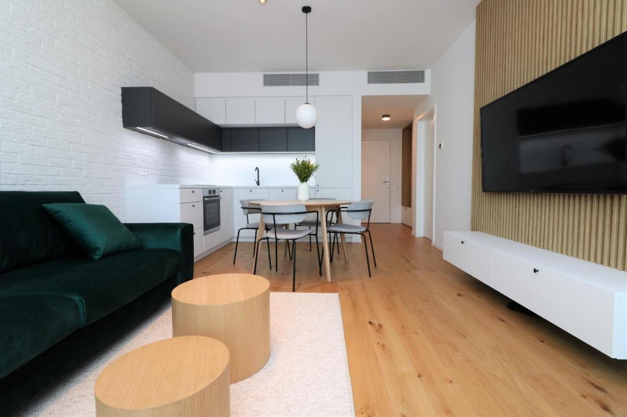 Sky Park New 1-Bedroom Apartment Pozsony Kültér fotó