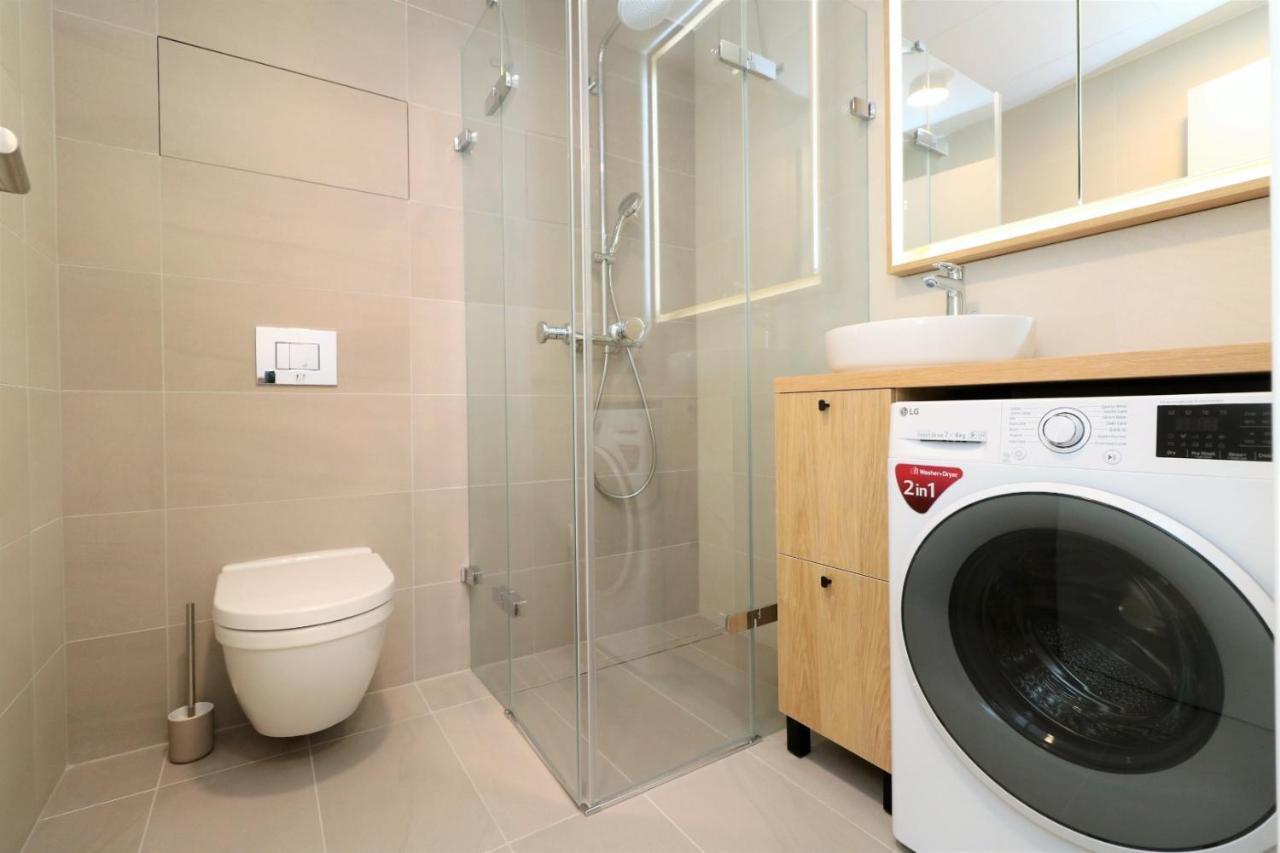 Sky Park New 1-Bedroom Apartment Pozsony Kültér fotó